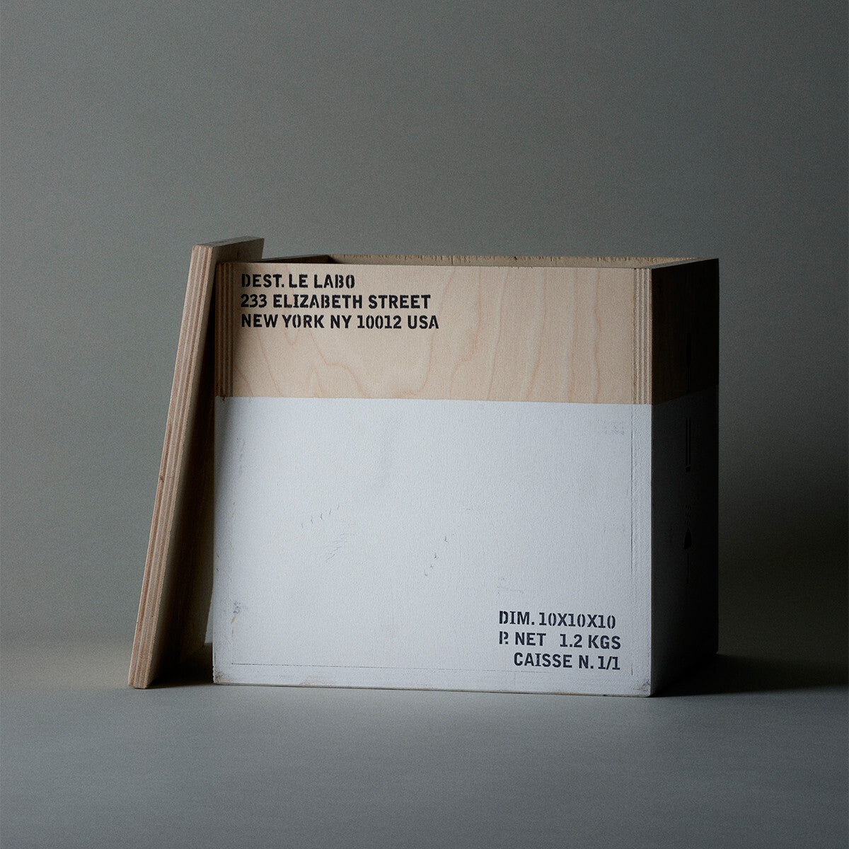 Le Labo Fragrances SANTAL 26 | large white concrete candle